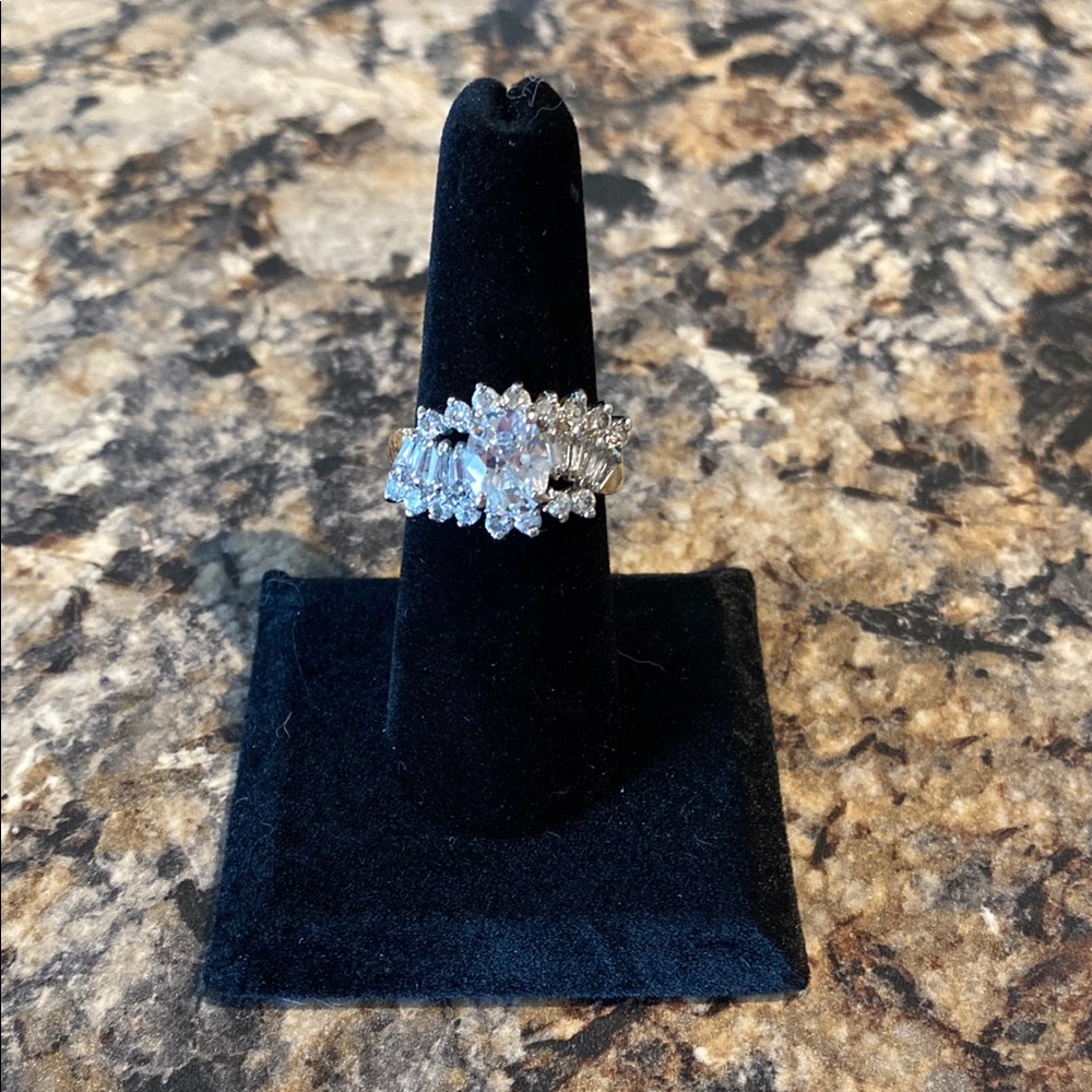 Elegant CZ Women's Ring (6.75)